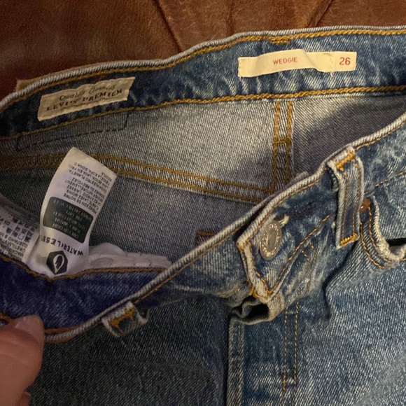 Levi's wedgie style water less button up closure jeans EUC - Picture 4 of 8